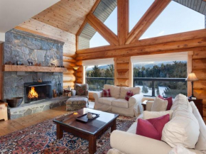 Beautiful 5 Bedroom Log Home with Spectacular Views